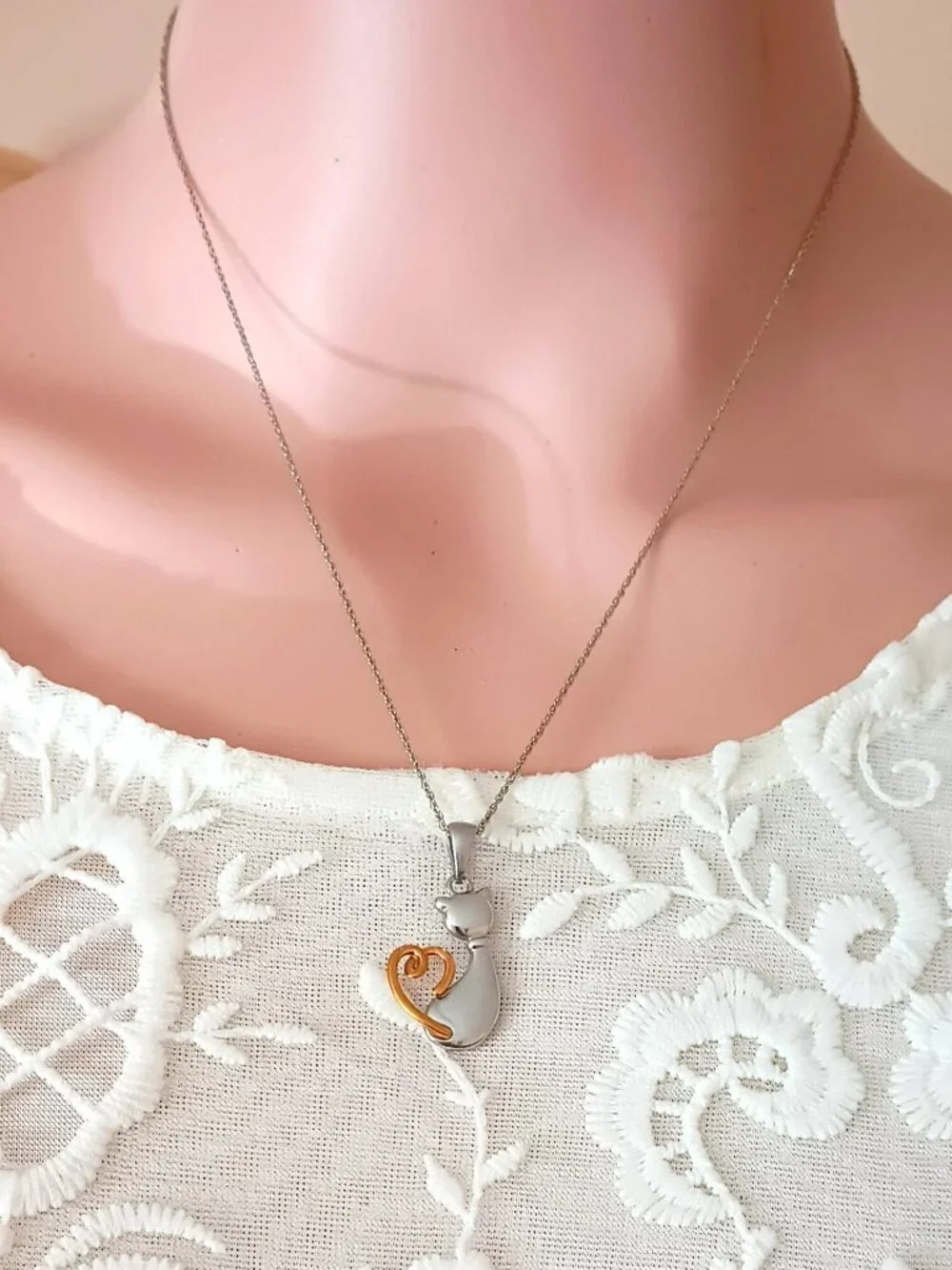 JCM Hallmark Cat Pendant Necklace 18